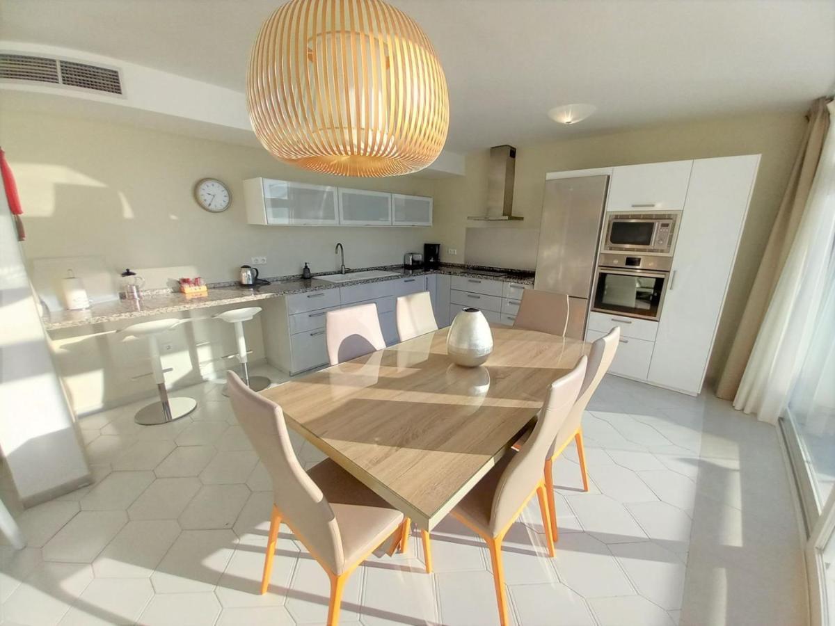 Miraflores Beachfront Penthouse Appartement *