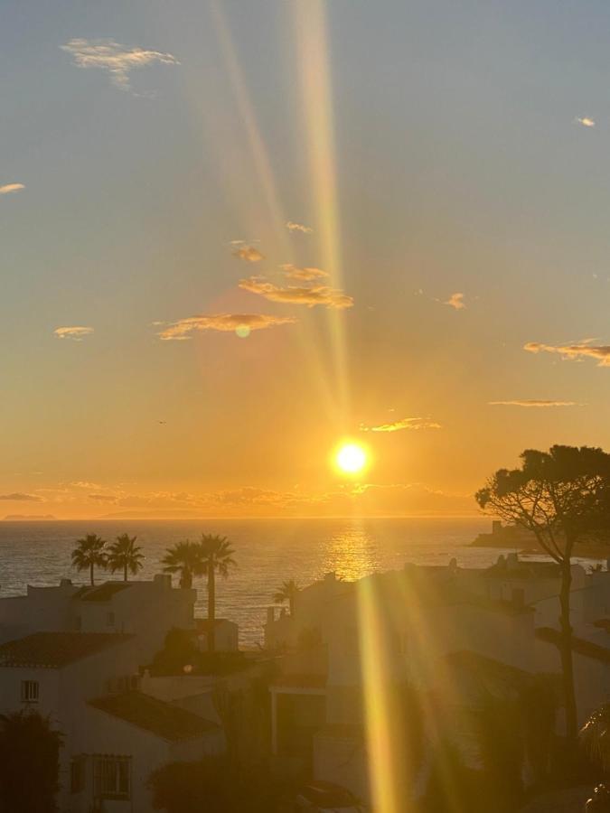 Miraflores Beachfront Penthouse Apartment Sitio de Calahonda