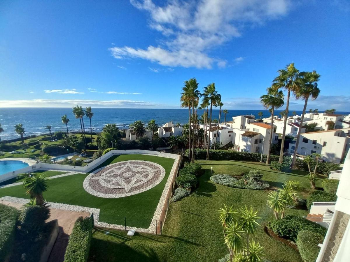 Miraflores Beachfront Penthouse Apartment *