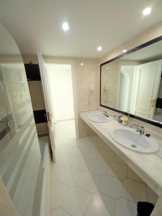 Miraflores Beachfront Penthouse Apartment Sitio de Calahonda
