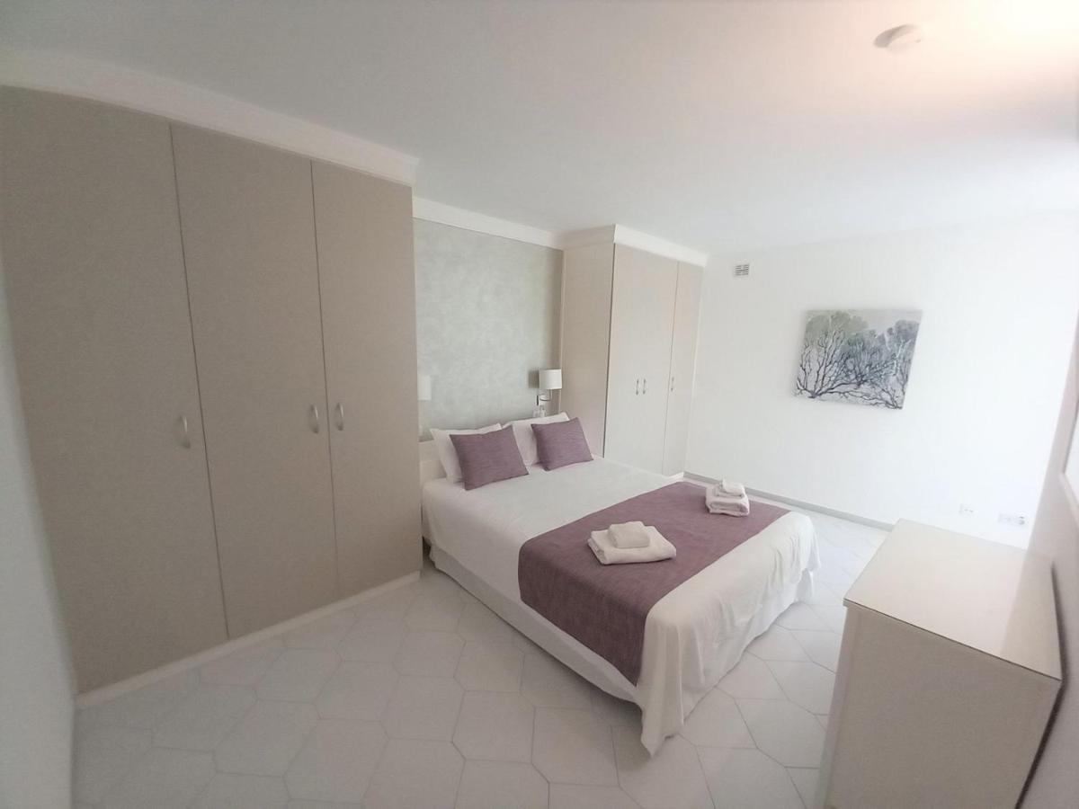Miraflores Beachfront Penthouse Apartment Sitio de Calahonda
